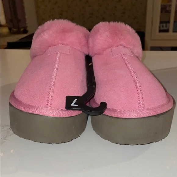 Cozy Pink Fuzzy Slippers - Picture 4 of 5